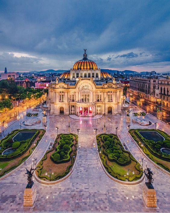 Viaje a Six Flags, Pirámides de Teotihuacán, Ciudad de México, Puebla, Querétaro y Santuario de las Luciérnagas